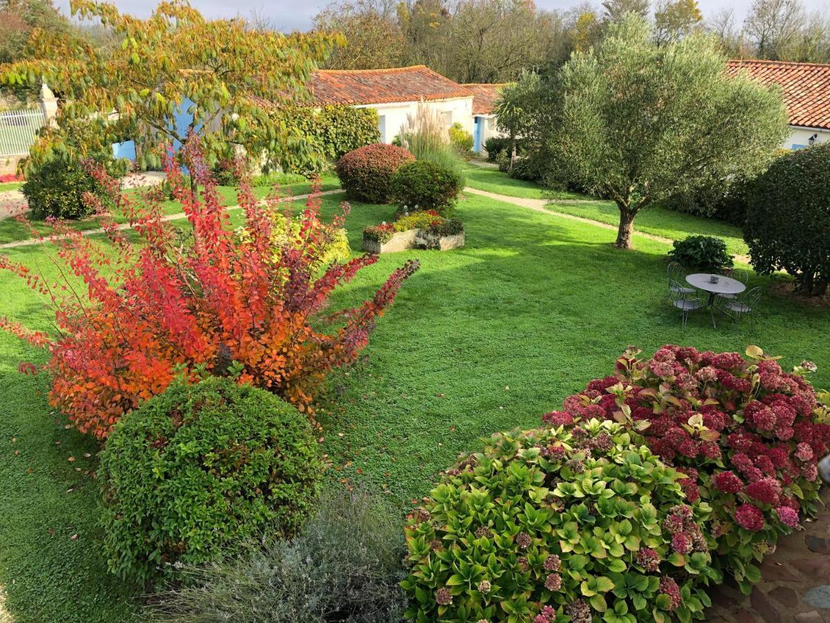 L'Enclos Bleu, Gite - Marais Poitevin Avec Piscine Chauffee Chaille-Les-Marais Εξωτερικό φωτογραφία