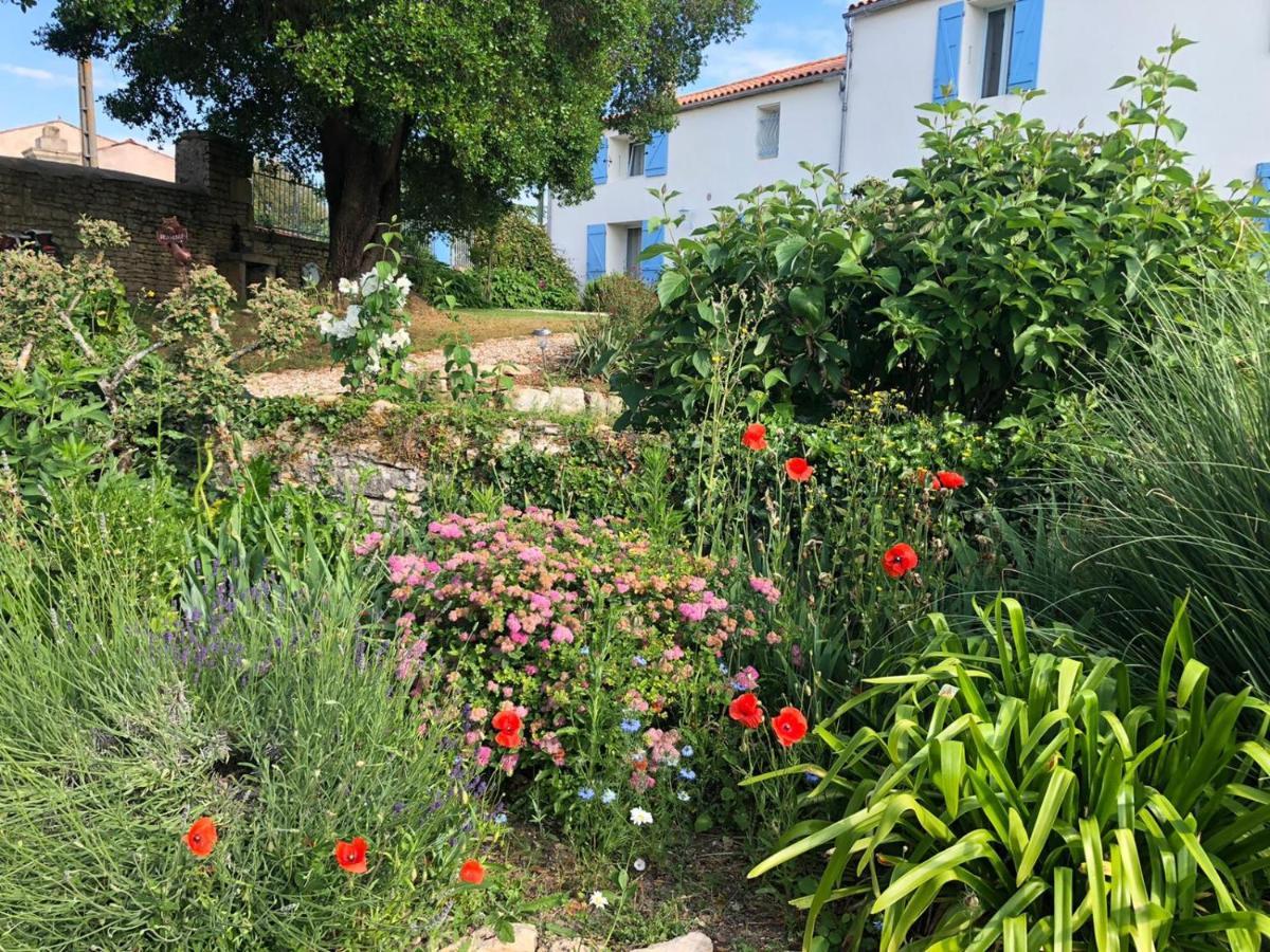 L'Enclos Bleu, Gite - Marais Poitevin Avec Piscine Chauffee Chaille-Les-Marais Εξωτερικό φωτογραφία