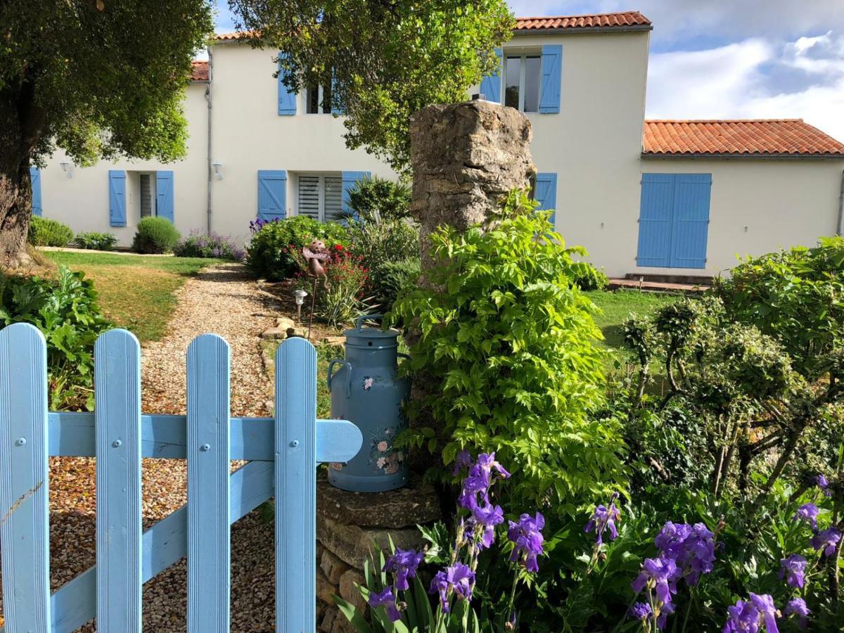 L'Enclos Bleu, Gite - Marais Poitevin Avec Piscine Chauffee Chaille-Les-Marais Εξωτερικό φωτογραφία