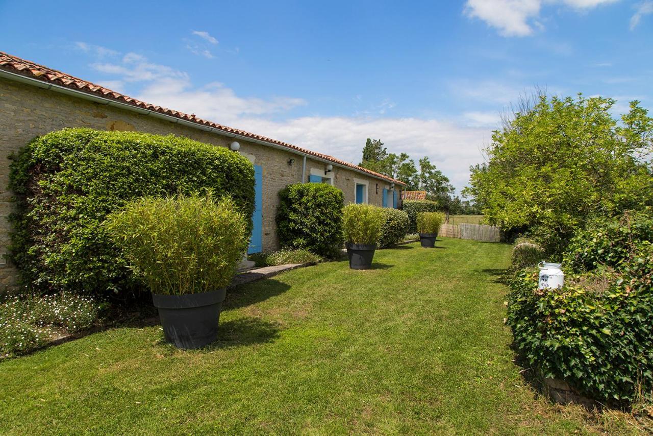 L'Enclos Bleu, Gite - Marais Poitevin Avec Piscine Chauffee Chaille-Les-Marais Εξωτερικό φωτογραφία