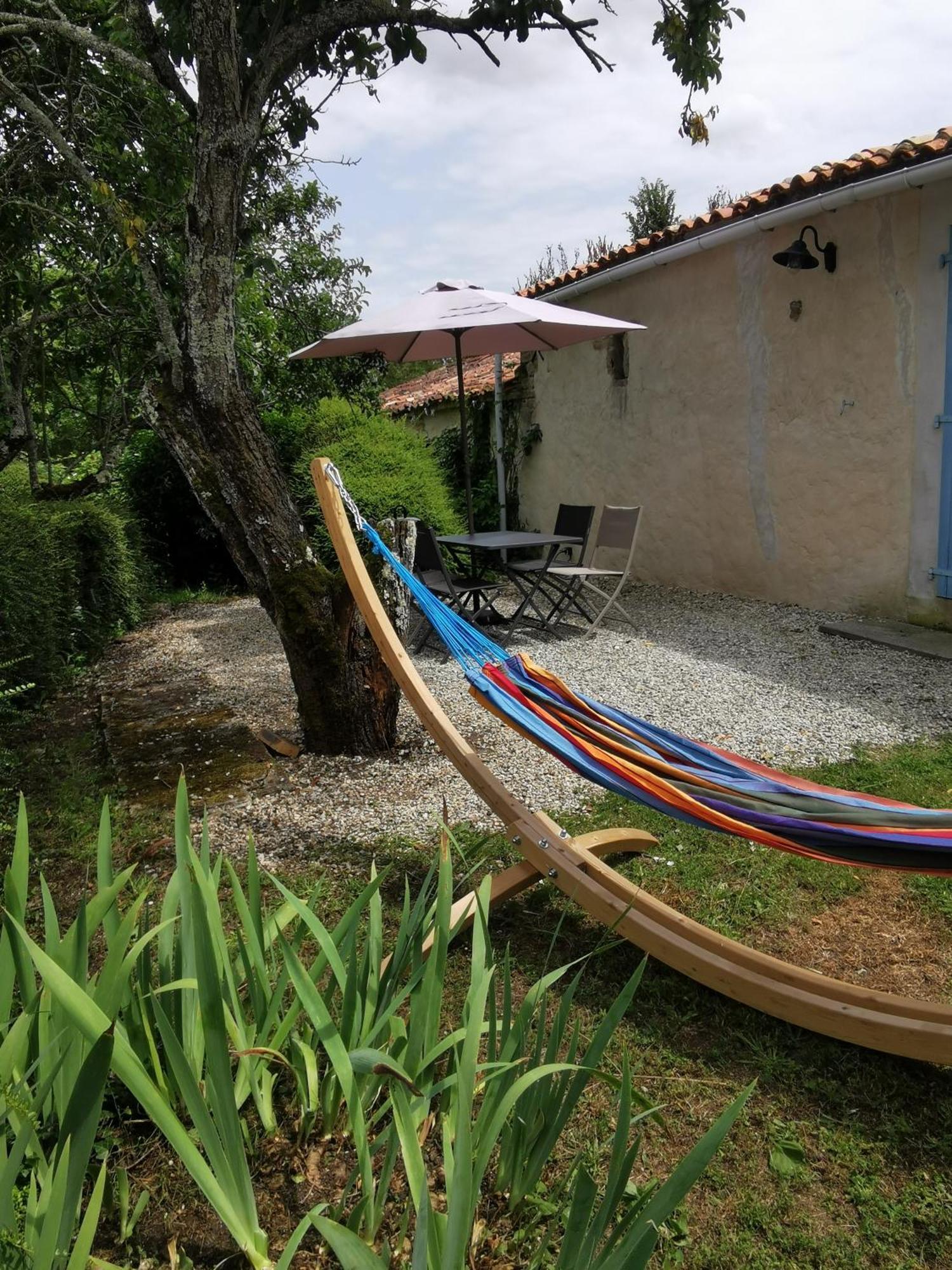 L'Enclos Bleu, Gite - Marais Poitevin Avec Piscine Chauffee Chaille-Les-Marais Εξωτερικό φωτογραφία