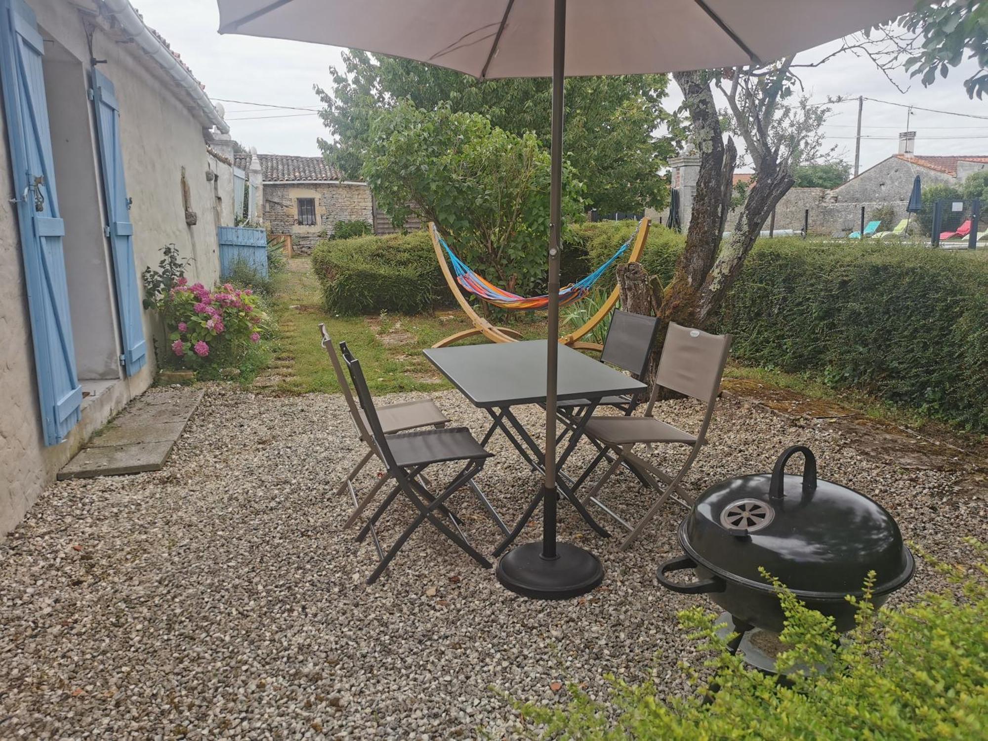 L'Enclos Bleu, Gite - Marais Poitevin Avec Piscine Chauffee Chaille-Les-Marais Εξωτερικό φωτογραφία