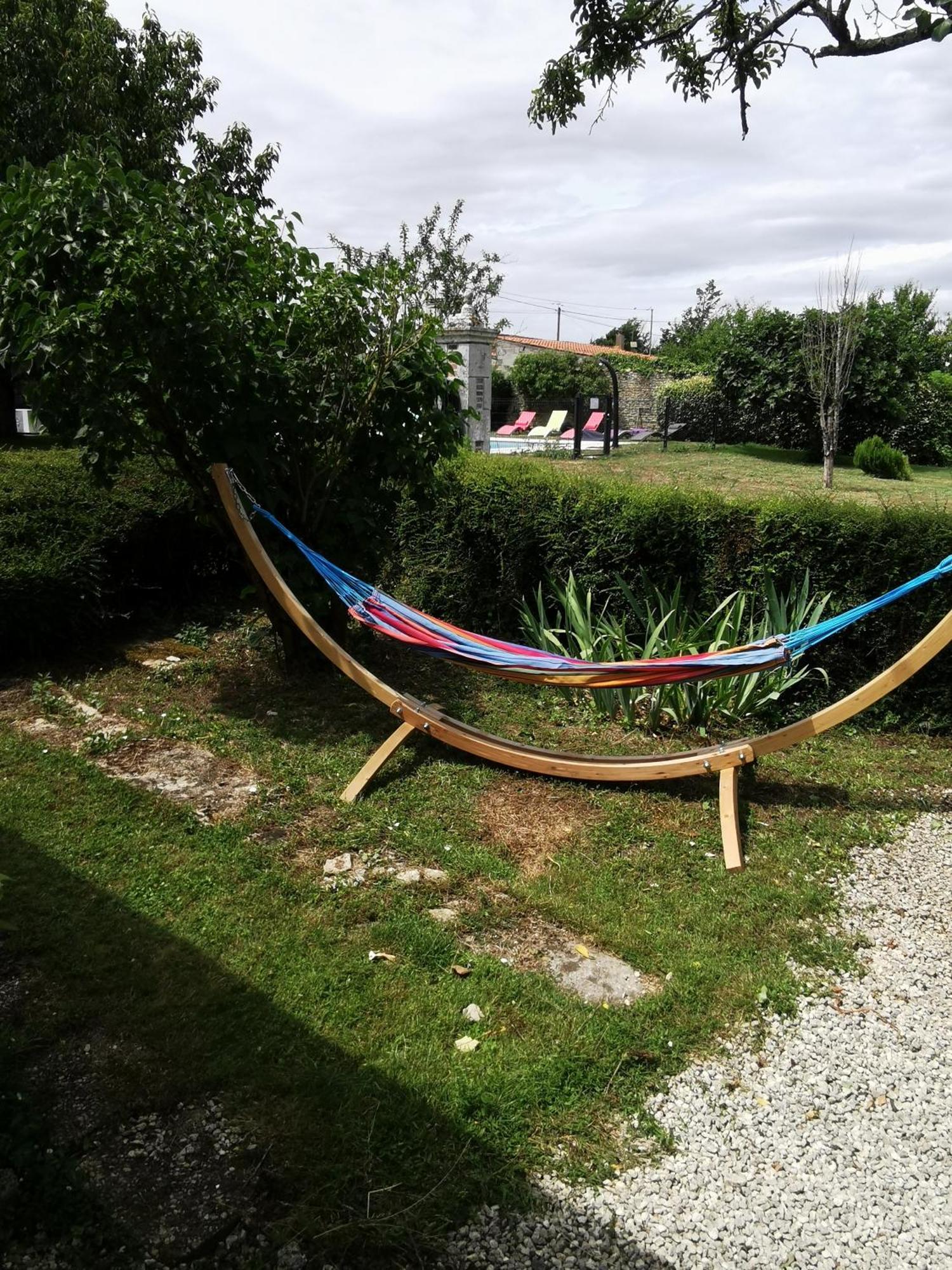L'Enclos Bleu, Gite - Marais Poitevin Avec Piscine Chauffee Chaille-Les-Marais Εξωτερικό φωτογραφία