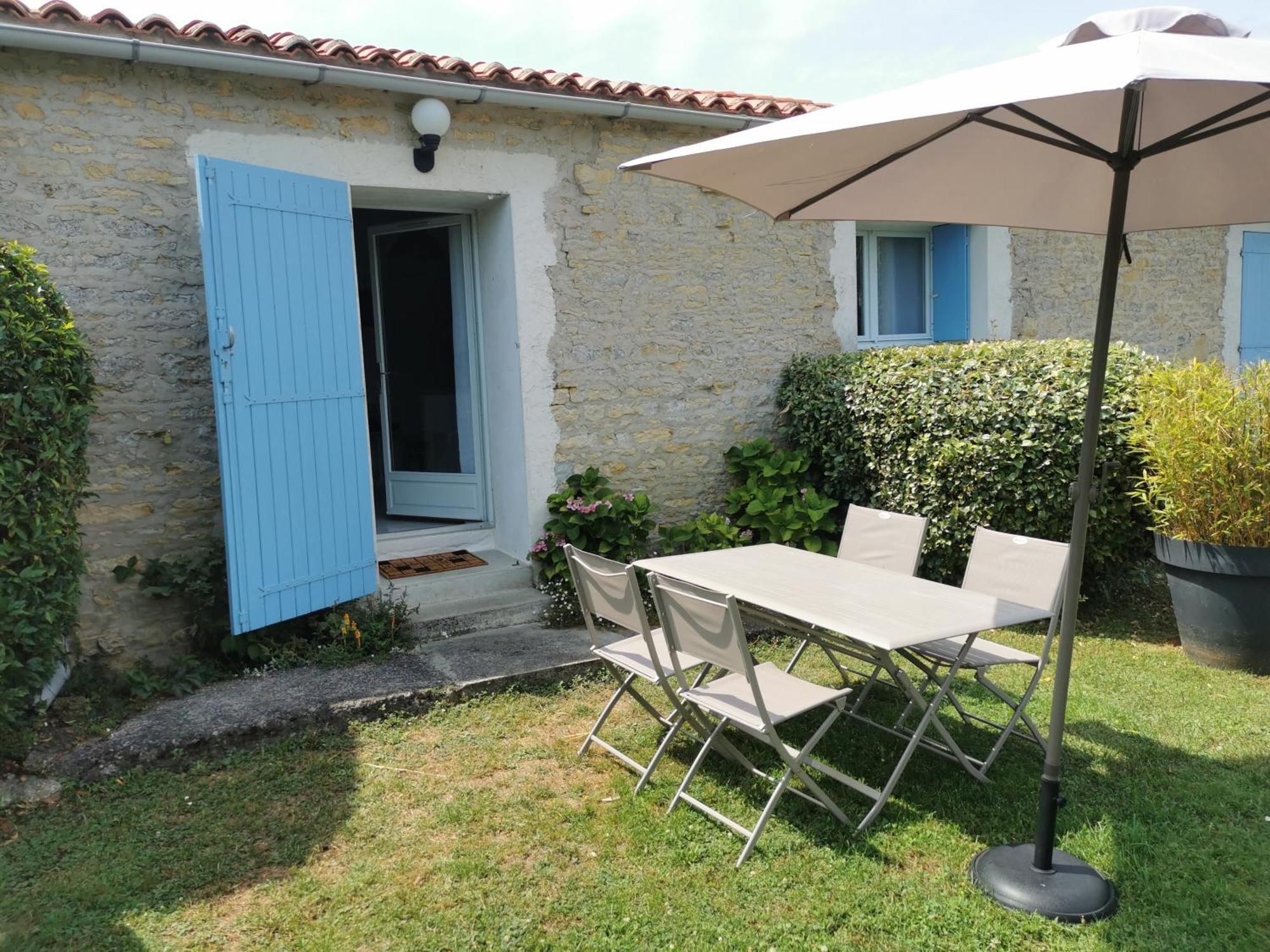 L'Enclos Bleu, Gite - Marais Poitevin Avec Piscine Chauffee Chaille-Les-Marais Εξωτερικό φωτογραφία