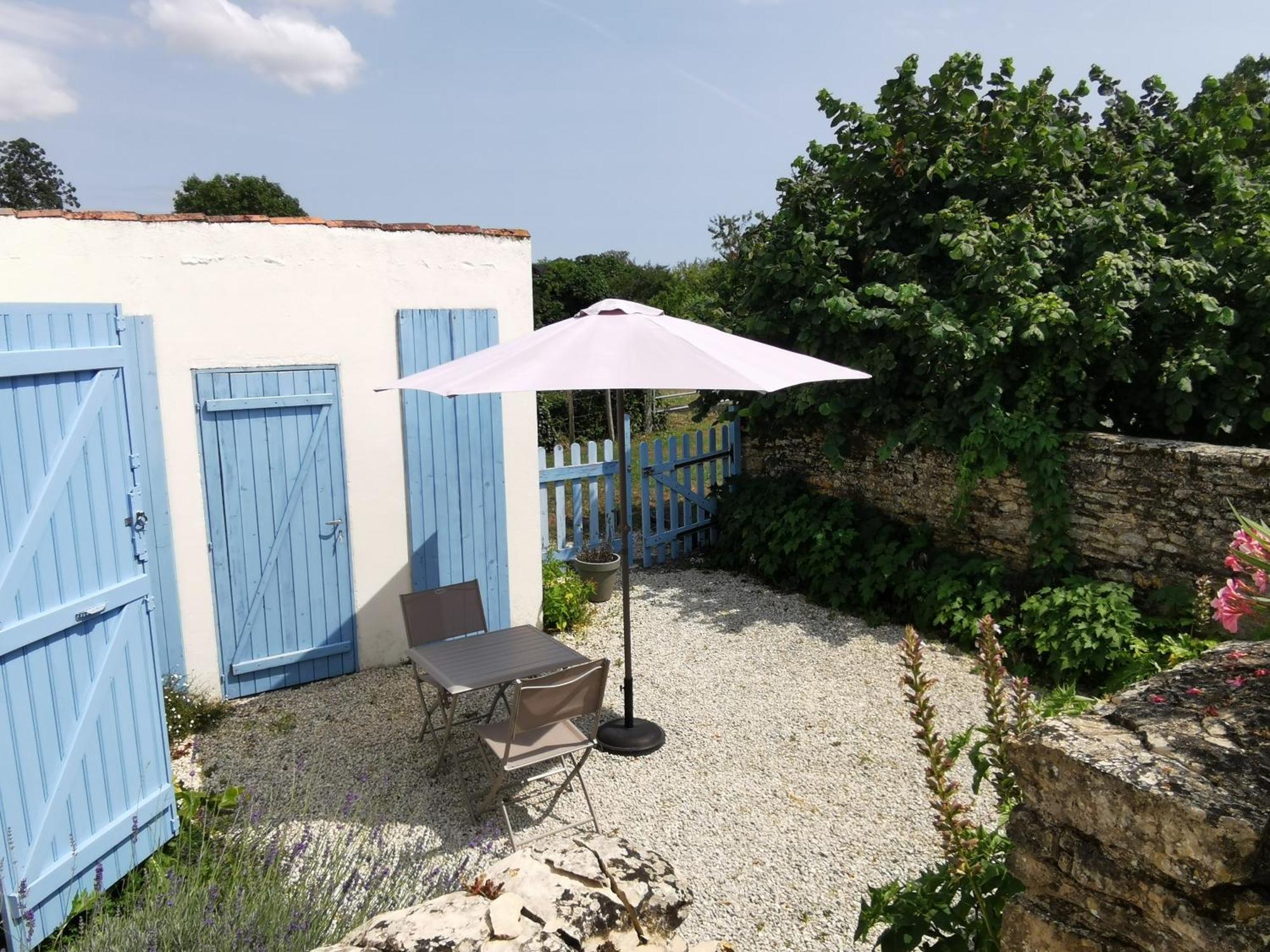L'Enclos Bleu, Gite - Marais Poitevin Avec Piscine Chauffee Chaille-Les-Marais Εξωτερικό φωτογραφία
