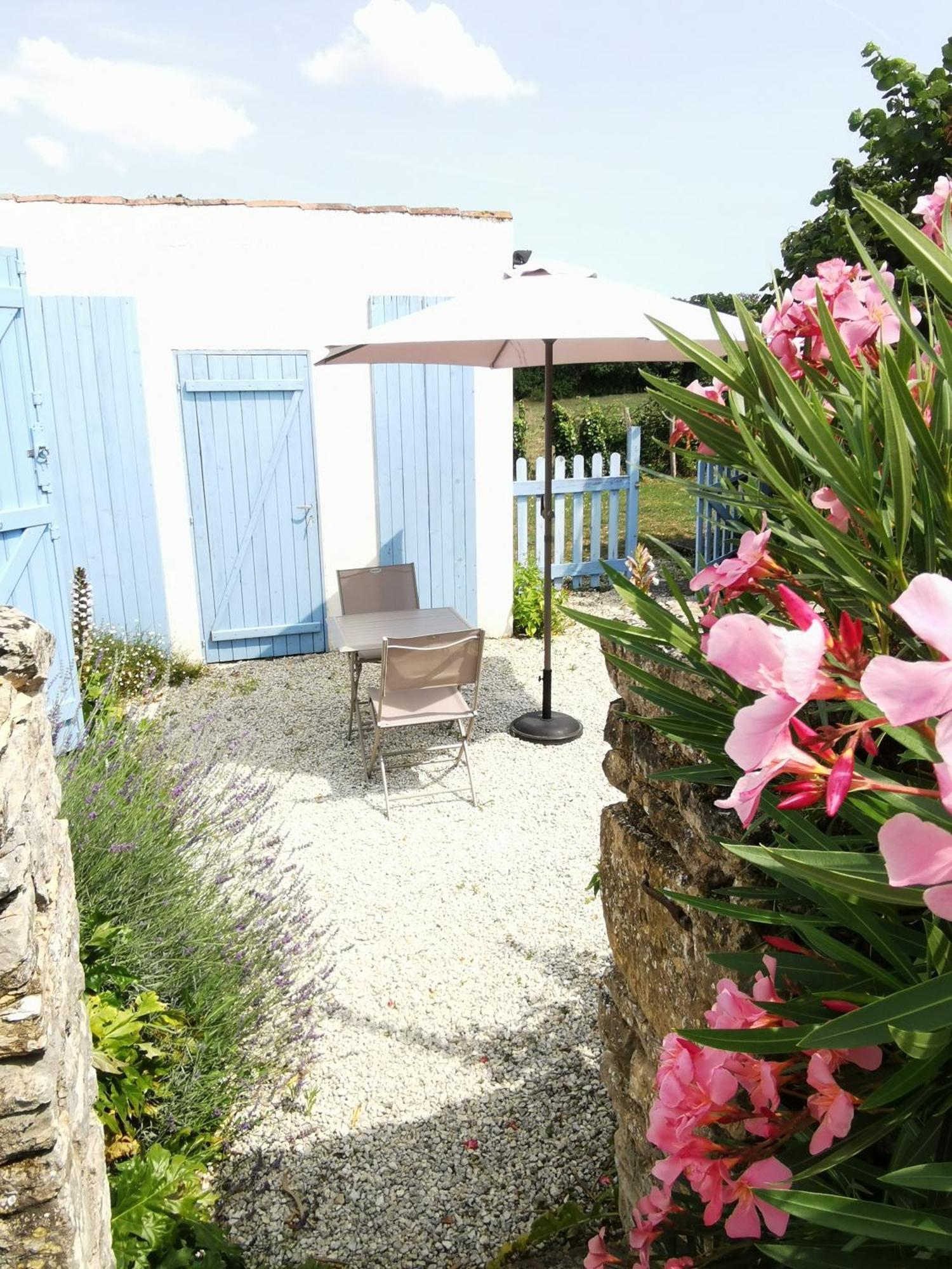 L'Enclos Bleu, Gite - Marais Poitevin Avec Piscine Chauffee Chaille-Les-Marais Εξωτερικό φωτογραφία